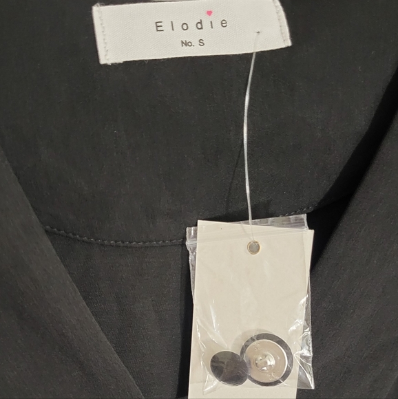 🎀Black Blouse with Side Button and Sleeve Details - Picture 7 of 15